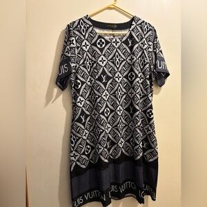 Designer Black and White Patterned Women's Top